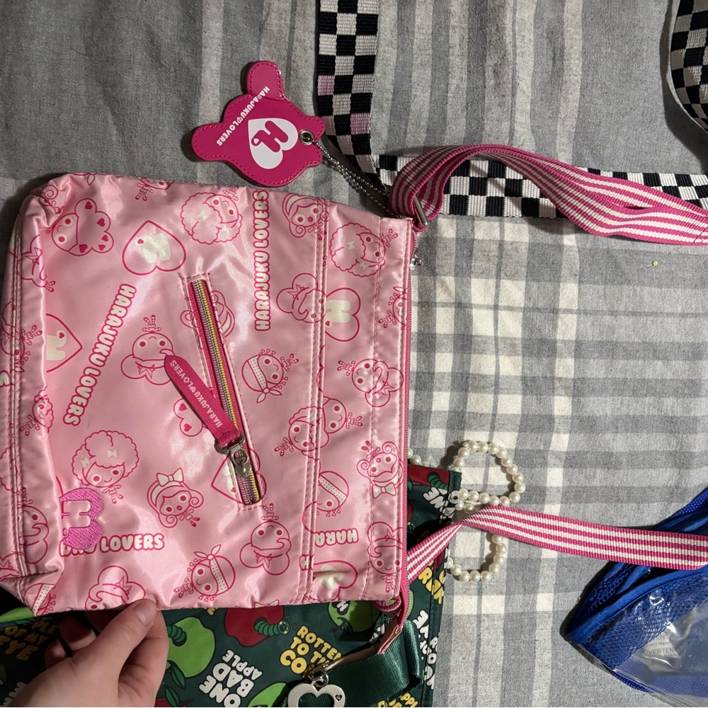 Harajuku Lovers Green and Pink Fashion Bags - Picture 5 of 8